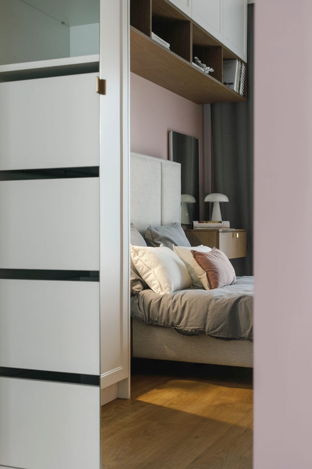 Вид из спальни на прихожую