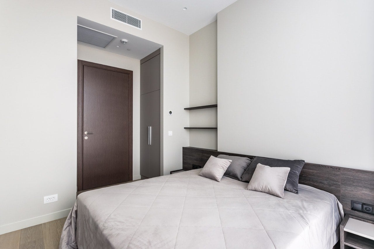 Вид на город из спальни