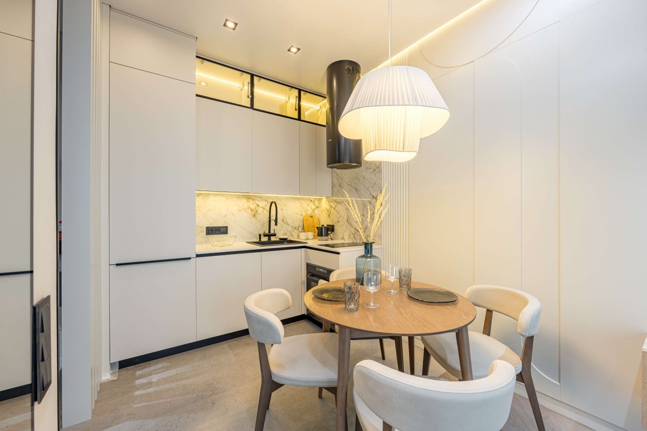 Кухня и обеденный стол