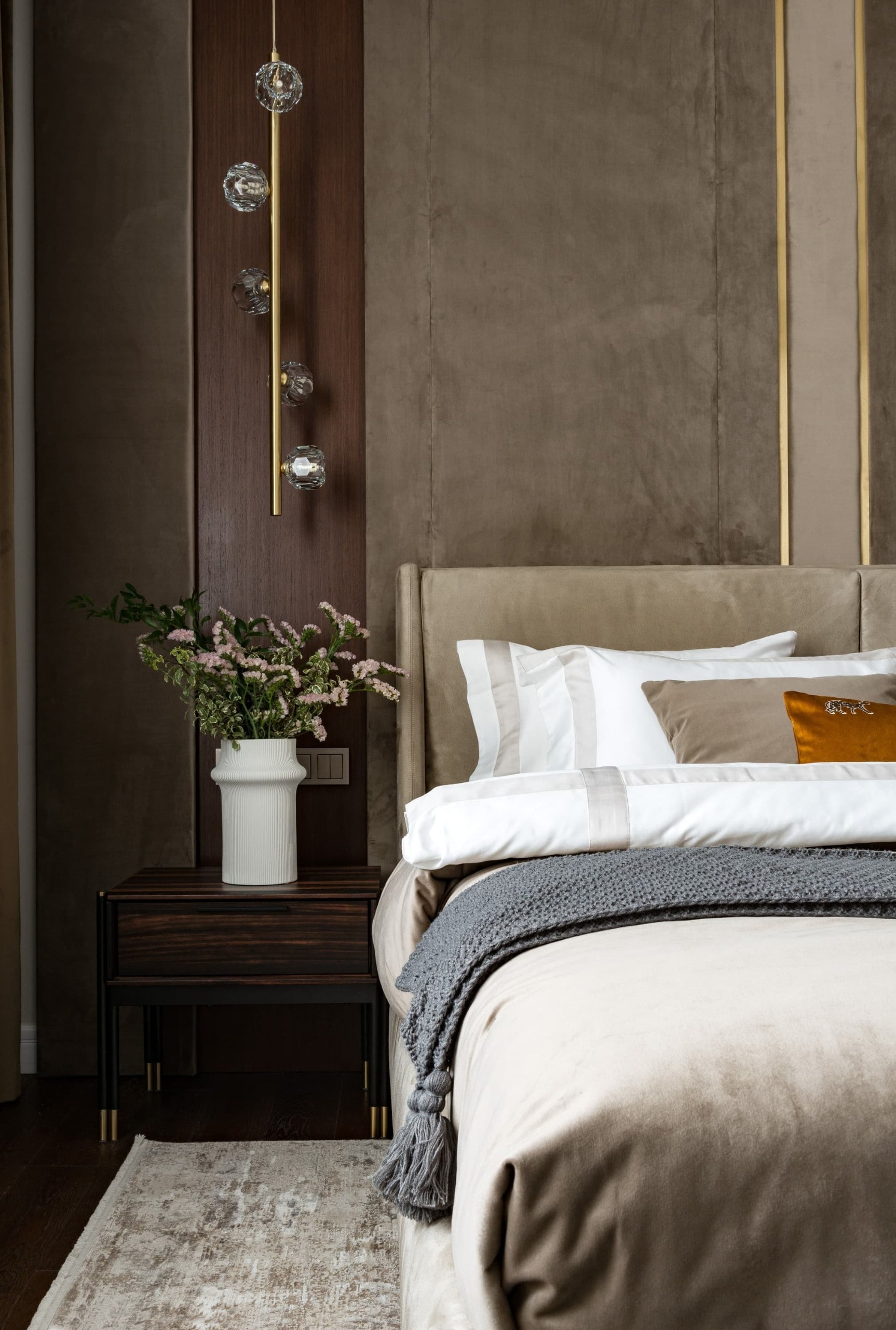 Прикроватная зона в спальне