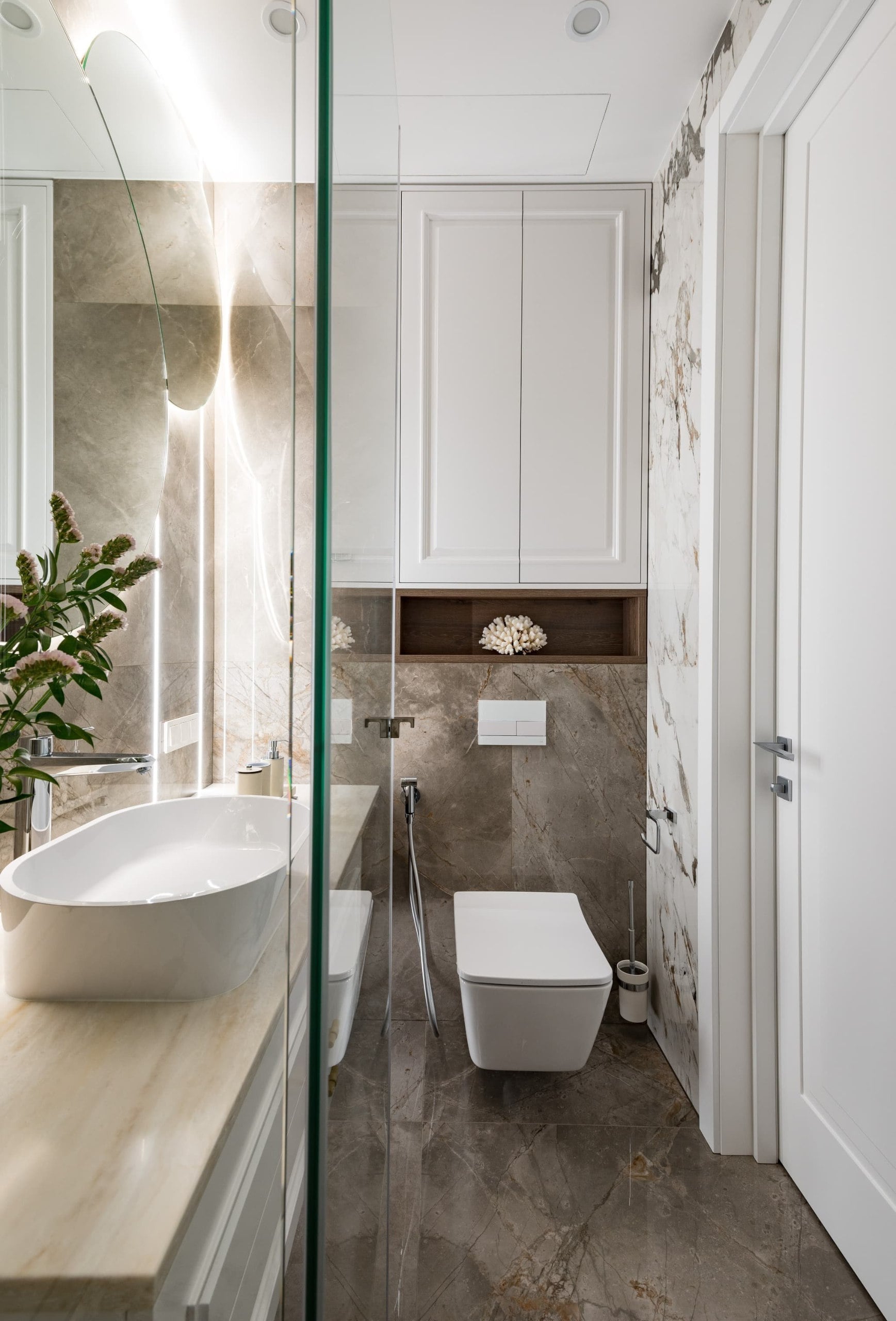 Ванная комната с мраморной отделкой